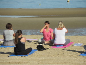 #Houlgate-#plage en été yoga-plage-Ayurveda