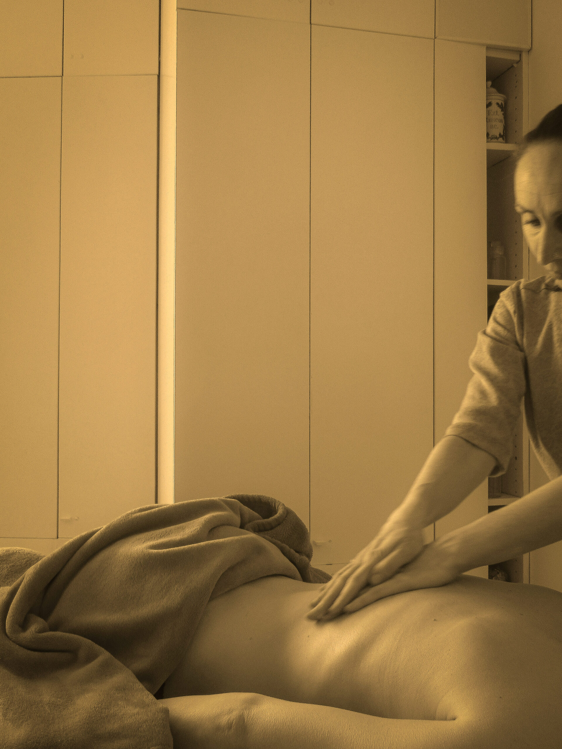 abhyanga massage huile chaude ayurveda