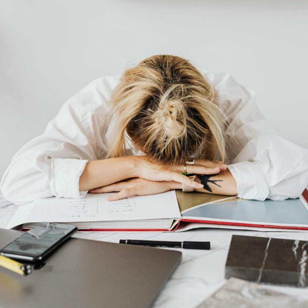 fatigue invisible femme urbaine Paris - ayurveda paris